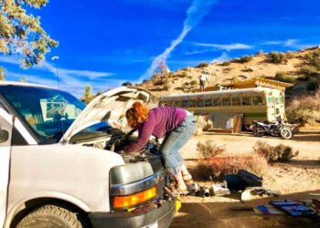 prevent-discharging-a-car-battery-from-completely-vanlife-Daily