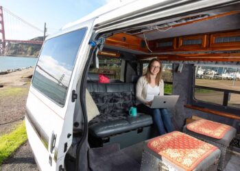 Vanlife-and-work-remote-work-and-entrepreneurship-on-the-road-vanlifedaily