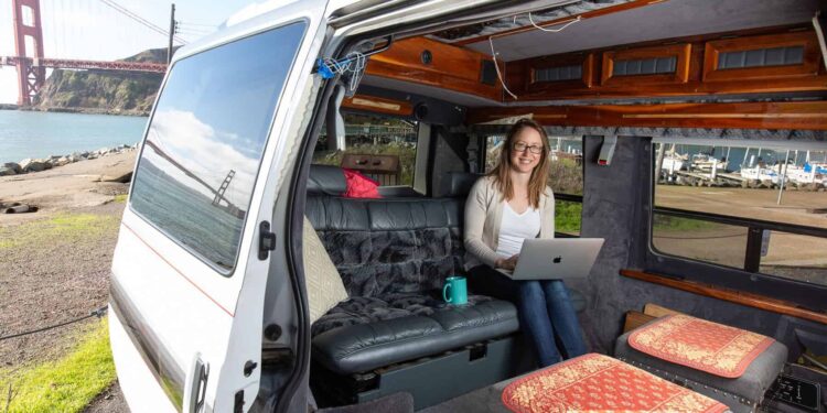 Vanlife-and-work-remote-work-and-entrepreneurship-on-the-road-vanlifedaily