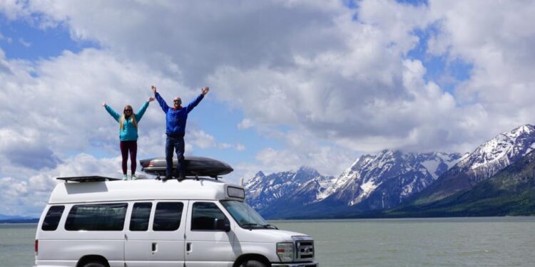 Creative-ways-to-make-a-living-on-the-road-through-vanlife-vanlifedaily