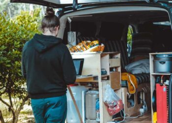 Tips-for-Staying-Organized-in-a-Small-Space-vanlifedaily