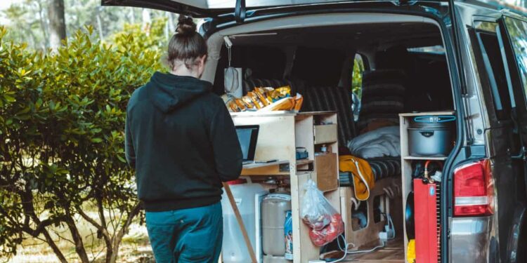 Tips-for-Staying-Organized-in-a-Small-Space-vanlifedaily